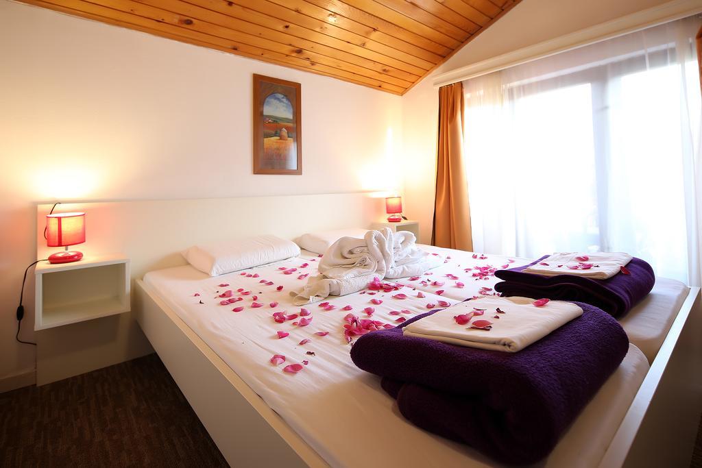 Guest House Zeba & Riviera سيلو المظهر الخارجي الصورة
