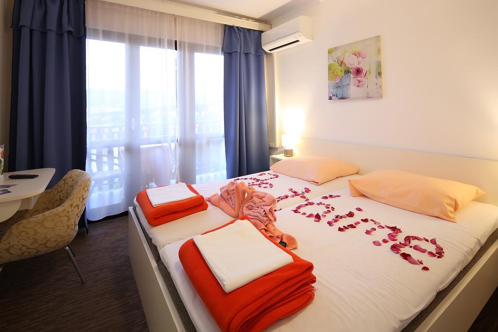 Guest House Zeba & Riviera سيلو المظهر الخارجي الصورة