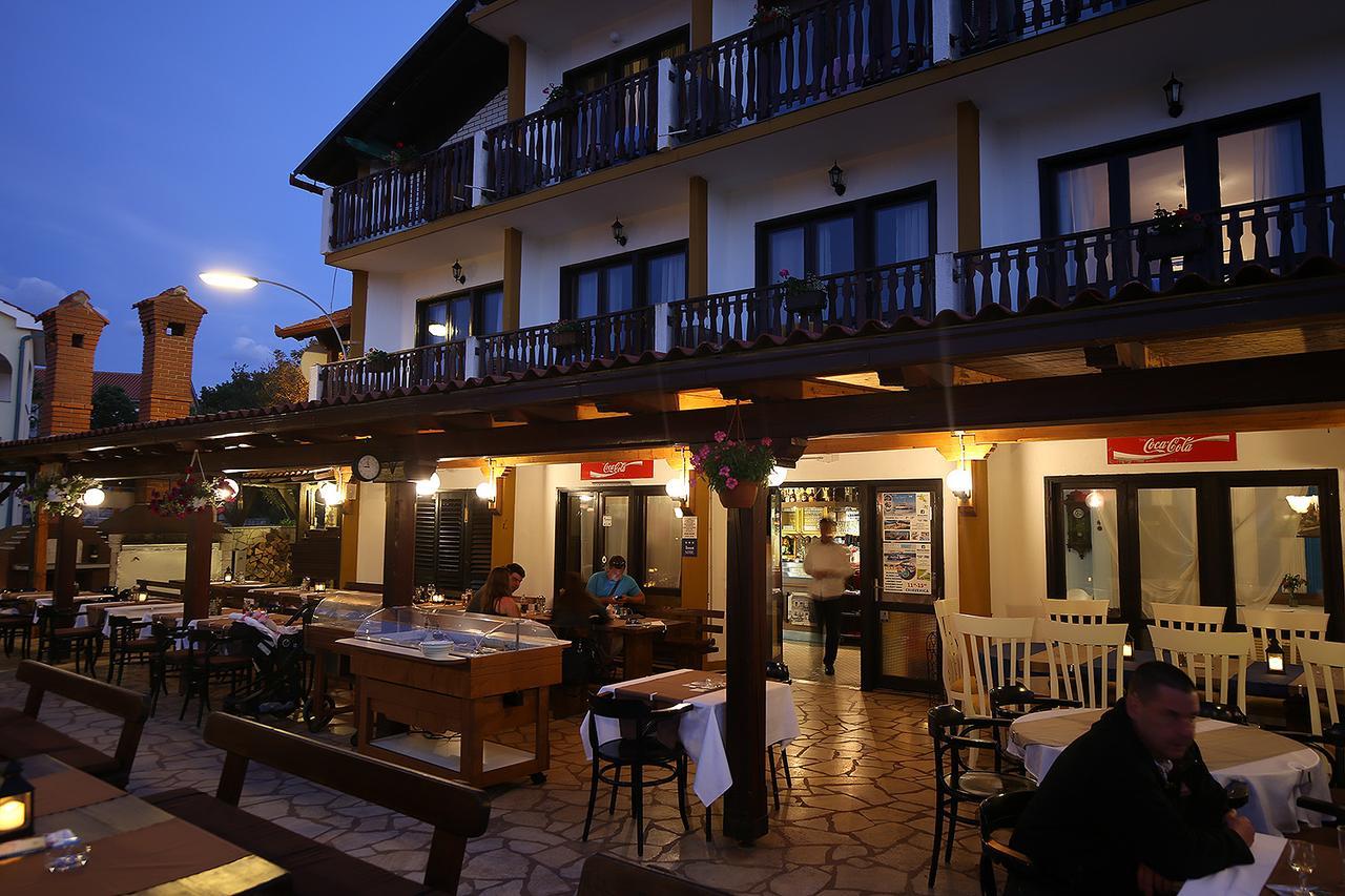 Guest House Zeba & Riviera سيلو المظهر الخارجي الصورة